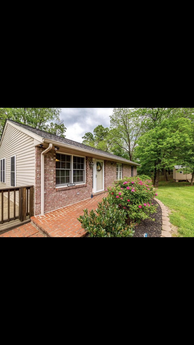 Ehale0925's tweet photo. Closing on my house and moving in on Friday 😬 https://t.co/DuF1SCMZPK