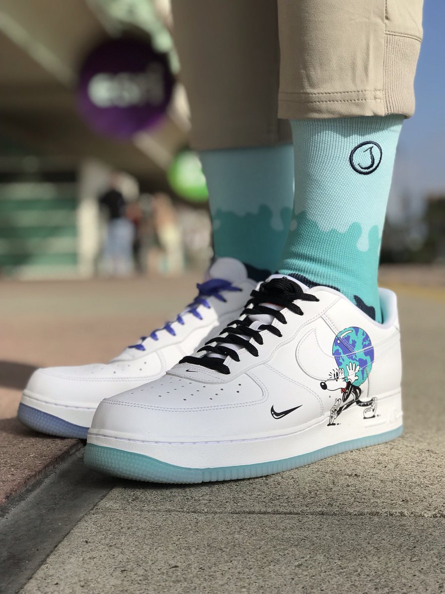 That #EsriUC Drip | #waterday #earthday #dripdrop #kicksbycopping #kicks #airforce1 #stevenharrington #haveanikeday #art #kickstagram #kicksoftheday #kotd #sneakerhead #stancesocks #gis #af1 #nike #mackweldon