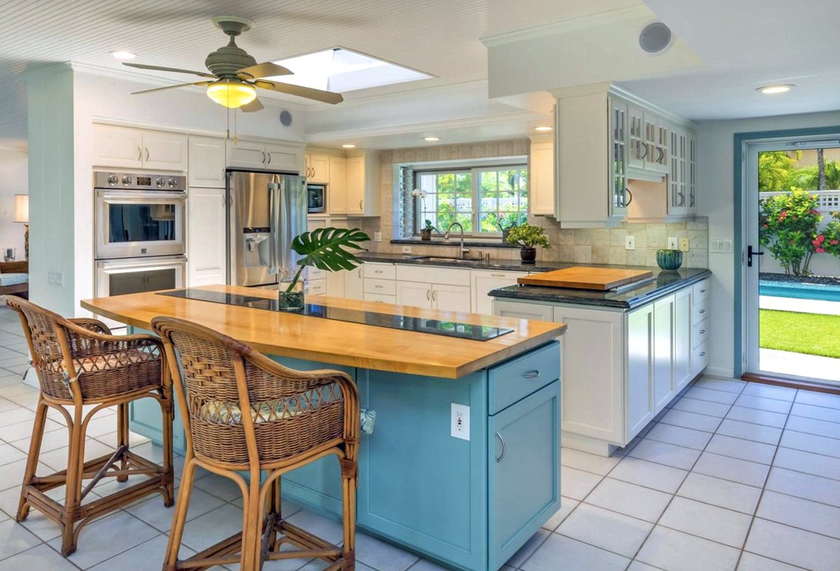 TrinityHawaii's tweet photo. Come see what makes Kailua the most desirable neighborhood on Oahu!
Call one of our Trinity Team buyer's representatives to schedule a showing. (808) 247-7521
.
.
.
.
πΈ photos courtesy of Margy Grosswendt RE Agency LLC
#TrinityProperties #Kailua #luxuryhomes #luxuryhomeshawaii https://t.co/GzyAXtIbnr