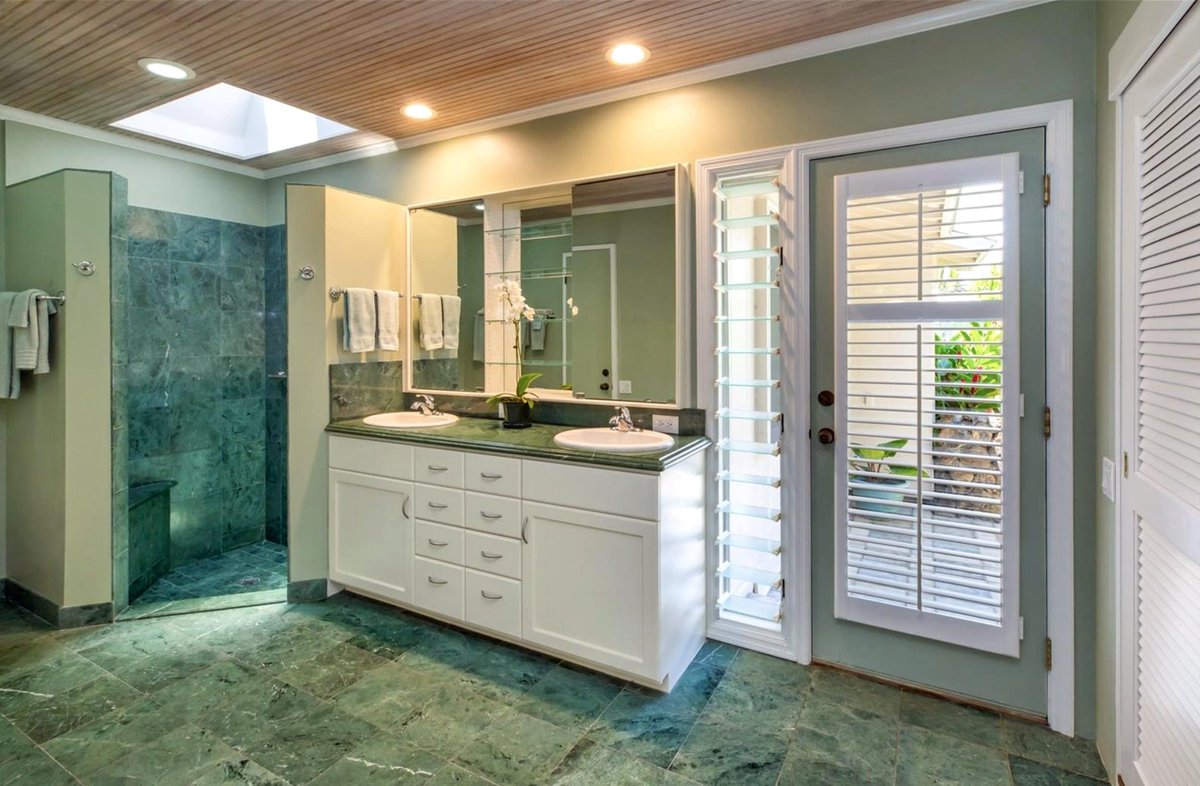TrinityHawaii's tweet photo. Come see what makes Kailua the most desirable neighborhood on Oahu!
Call one of our Trinity Team buyer's representatives to schedule a showing. (808) 247-7521
.
.
.
.
πΈ photos courtesy of Margy Grosswendt RE Agency LLC
#TrinityProperties #Kailua #luxuryhomes #luxuryhomeshawaii https://t.co/GzyAXtIbnr