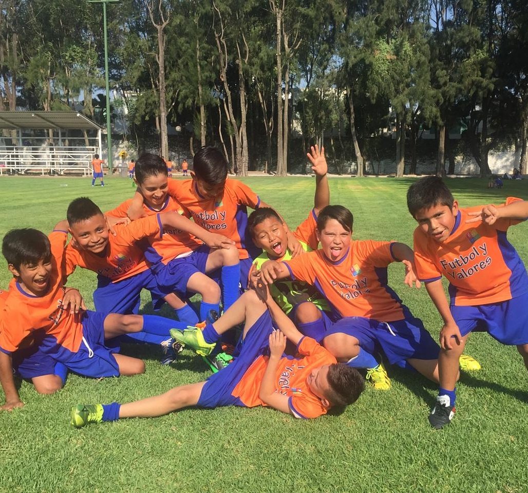 campeonescausa's tweet photo. Creamos ambientes sanos, divertidos, d respeto y d confianza para poder influir d forma positiva en los niños #FutbolYValores #MejorFuturo https://t.co/reCcqRQiR1