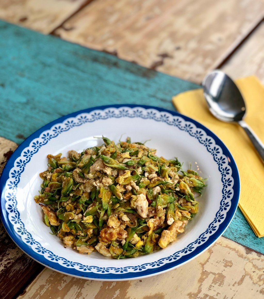 PraneeHalvorsen's tweet photo. Sesbania flowers Scrambled Egg Recipe ~ ดอกโสนผัดไข่ https://t.co/U5SshdEak1 https://t.co/jlYRkuUzQ5