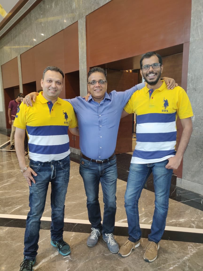 MalviyaRajneesh's tweet photo. Proud moment, photo with twins.. 😁 @viralnt @anantbartakke #PuneDC #offsite #Back2Basic @shradd_haa https://t.co/bLBXMHqnQ7