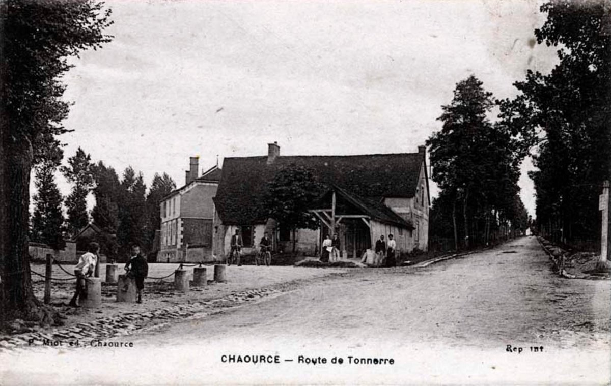 Chaource_Aube's tweet photo. 👉👉👉 La saga de l'été continue sur Chaource en cartes postales anciennes ...
🔸⚪️🔶 Retrouvez toutes les infos de la commune sur : https://t.co/HZnYmVogGz
#Chaourceautrefois #NotreDamedesChamps #RuedupontdePraslin #ruedelEtape #ruedesRoises #RoutedeTonnerre https://t.co/HxQM1J8iiX