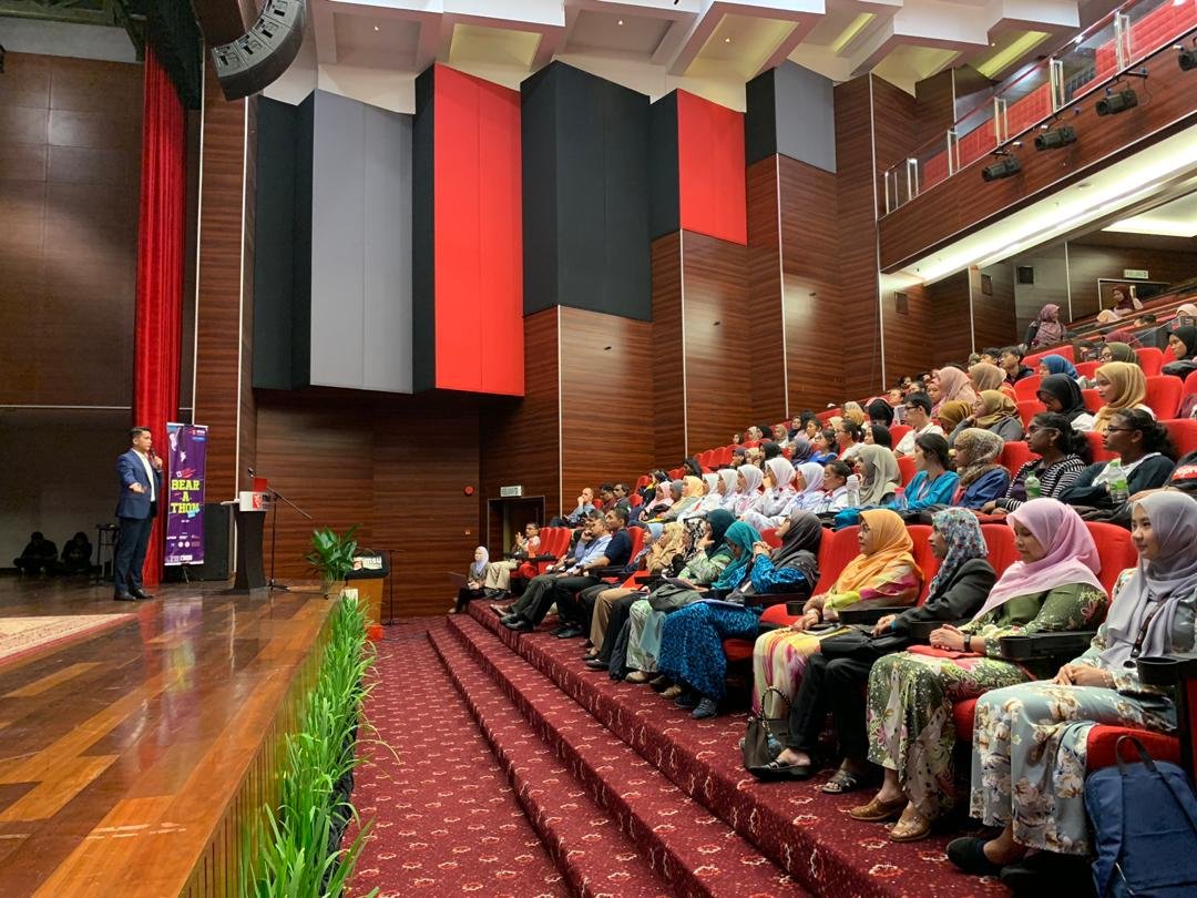 MSUmalaysia's tweet photo. FHLS Health Science Week 2019: A talk on Insurance Takaful Didik, auto financing-i new graduate scheme, education scheme by Assistant Manager Corporate Communication of Bank Rakyat, Mr. Azhary Kamarulzaman.

@myBankRakyat 
#HSW2019
#MSUmalaysia
#go2MSU🌺
https://t.co/CIknXfgZVB https://t.co/dYmQHz4gGH