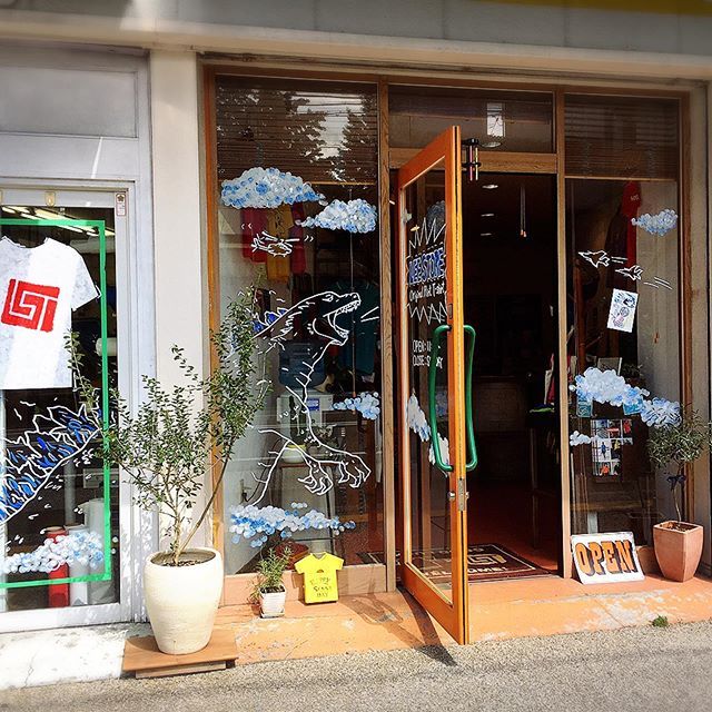 leestore_t's tweet photo. お店に仲間が増えました。
オリーブ大、ハーブ、蚊取り線香、オリーブ小🌿
.
仲間とおそろいのTシャツが作りたいな。と思ったら、いつでもお待しております😁
.
#オリジナルtシャツ #静岡市 #leestore
#フローラ45 さん
#蚊取り線香
#チームtシャツ #仲間とおそろい https://t.co/YQmGjUhRoY https://t.co/mCXTi19eDm
