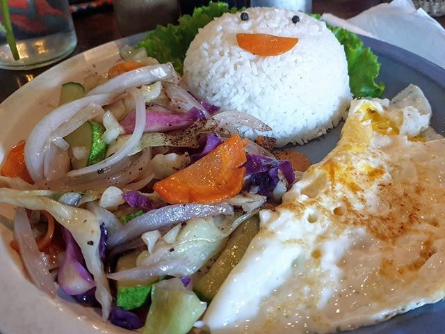 Steves_Kitchen's tweet photo. Rice Plate from a great little cafe, @TreeHuggers in Vietnam.
Really tasty and enough to set me up for the morning

#SharetheLove #SteveTravels #RicePlate #TreeHuggers #StevesKitchen #Travel #Vietnam #VietnameseCuisine #TravelTribe #RoadTrips https://t.co/aC46xbEIr3 https://t.co/FiwAo9UcZ6