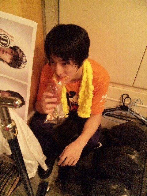 bt36bot's tweet photo. パンを食べるﾕｰｽｹ

(2012-06-30 リョウガ EBiDANブログ) https://t.co/HLTHVQplmJ