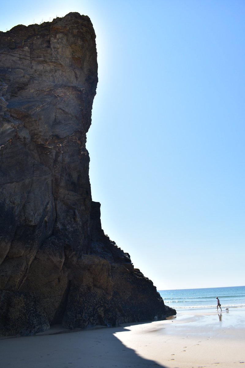 jameswarrenart's tweet photo. Bedruthan Steps looking fabulous, lots of sun, sea, sand and painting inspiration! #cornwall https://t.co/OxiR7ZxgQN