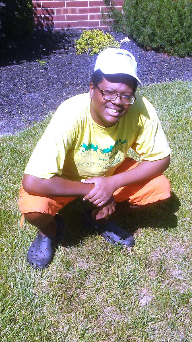 cnygraphicguy's tweet photo. When you put your best foot forward and still make things happen to make life work for your surroundings. #tsr51186 
.
.
.
#trusoundzent #sunshine #brand #trusoundzent #blackguymagic #syracuse #blackdesigner #market #theshaderoom #printing #creative #graphicdesign #meninbusiness https://t.co/wK0VsHosYG