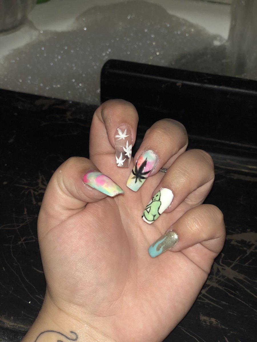 ltayyy_'s tweet photo. Ion play tag bitch I been it💅🏼 #nailsbyme #onmyself https://t.co/GN2k2ZRrqs