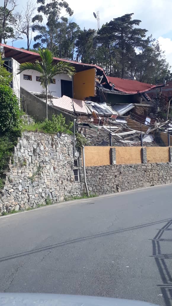 Se le cayó la casa a la Erika Farias en el Junko, gracias a un trabajo hecho en revolucion y por justicia divina! PATRIA PATRIA PATRIA