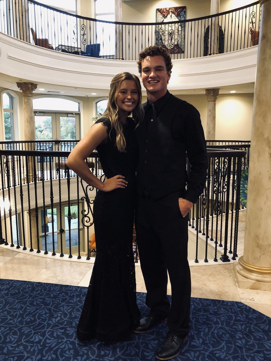 rileyrobinso10's tweet photo. happy birthday to my long time bff🥰thanks for being the best neighbor and for many great memories i will never forget! thanks for being such a great friend all these years KT💙 hope you had the best day, love you!! @SmallTison https://t.co/shdjDF6ZAn