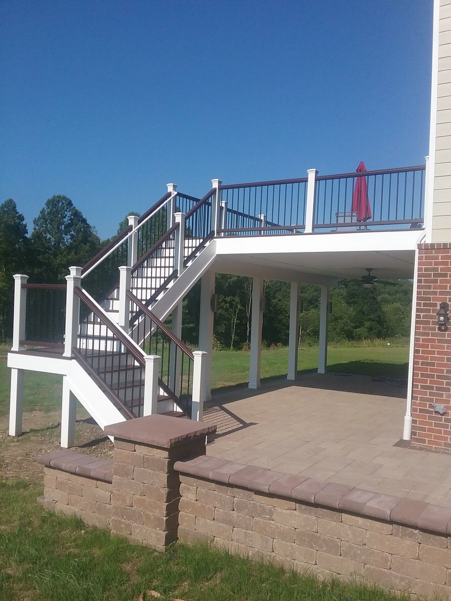 JpascoeC's tweet photo. Finished this deck today in Pittsburgh North Hills. #trexrainespaces #trextranscend #trexlighting @Trex_Company @TrexRainEscape https://t.co/vCzueL6kav