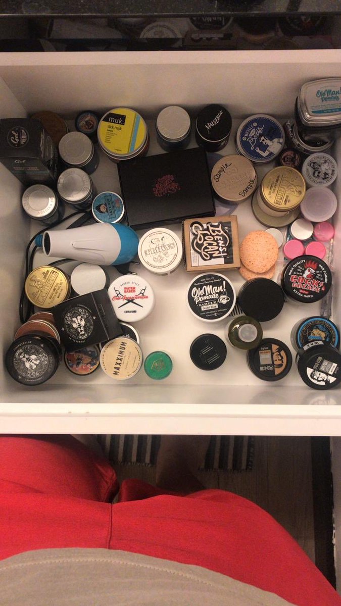 depomade's tweet photo. Hayo pilih yang mana hahaha
Derita anak pomade tiap pagi bingung mau pale yg mana dulu 😂 https://t.co/mZfuw9NbrU
