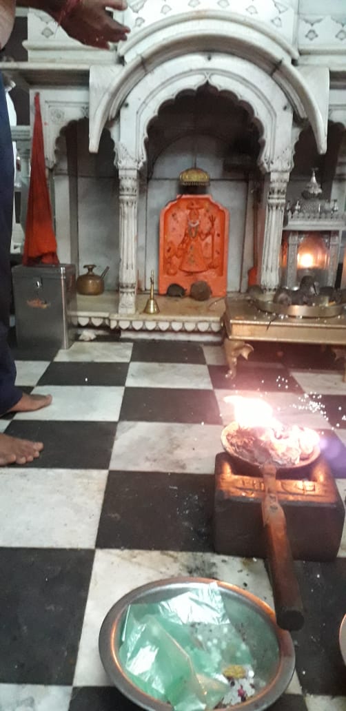 Sandeep_bhojak1's tweet photo. सूप्रभात *जय माता जी सा🚩श्री करणी जी महाराज देशनोक मंगला जोत,आरती दर्शन 10_जुलाई_2019_प्रातः04:00_बजे* माँ करणी आपके सब दुःख दर्द दूर करे । #bikaner #karnimata #temple01 #MothersDay https://t.co/LrHZ2BOQw5