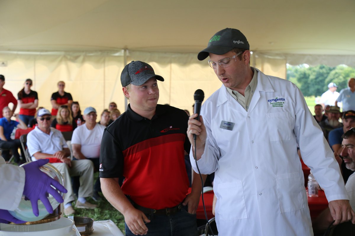 Central_ON_FS's tweet photo. Thanks to everyone that joined us today at the Bringing You What's Next In Your Field SOUTH Grower Day! Next up: Our North event in two days!! @syngentacanada @MosaicCompany @FieldViewCanada @PRIDESEEDS @greatlakesgrain @UPIEnergy @GROWMARK @GROWMARK_ONT #BYWN19 https://t.co/QkL9twbVoT