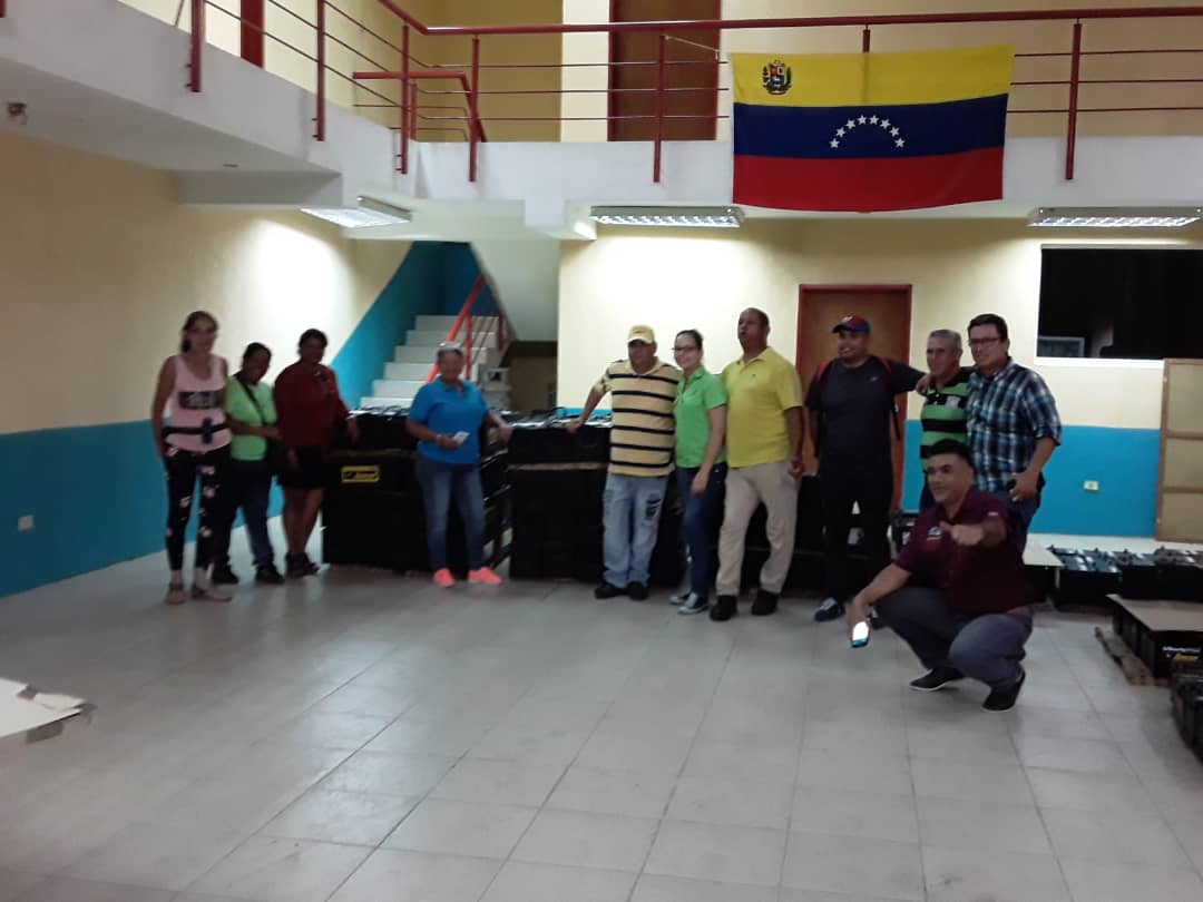 fonturlara's tweet photo. #09Jul En cumplimiento a las políticas emanadas por el Presidente @NicolasMaduro nuestro ministro @tupamarohipolit y @gestionperfecta inicio a la Jornada de Baterías al sector #Transporte de pasajeros para garantizar la movilidad de nuestro #Pueblo #LealesSiempreTraidoresNunca https://t.co/XyYkaoWRB5