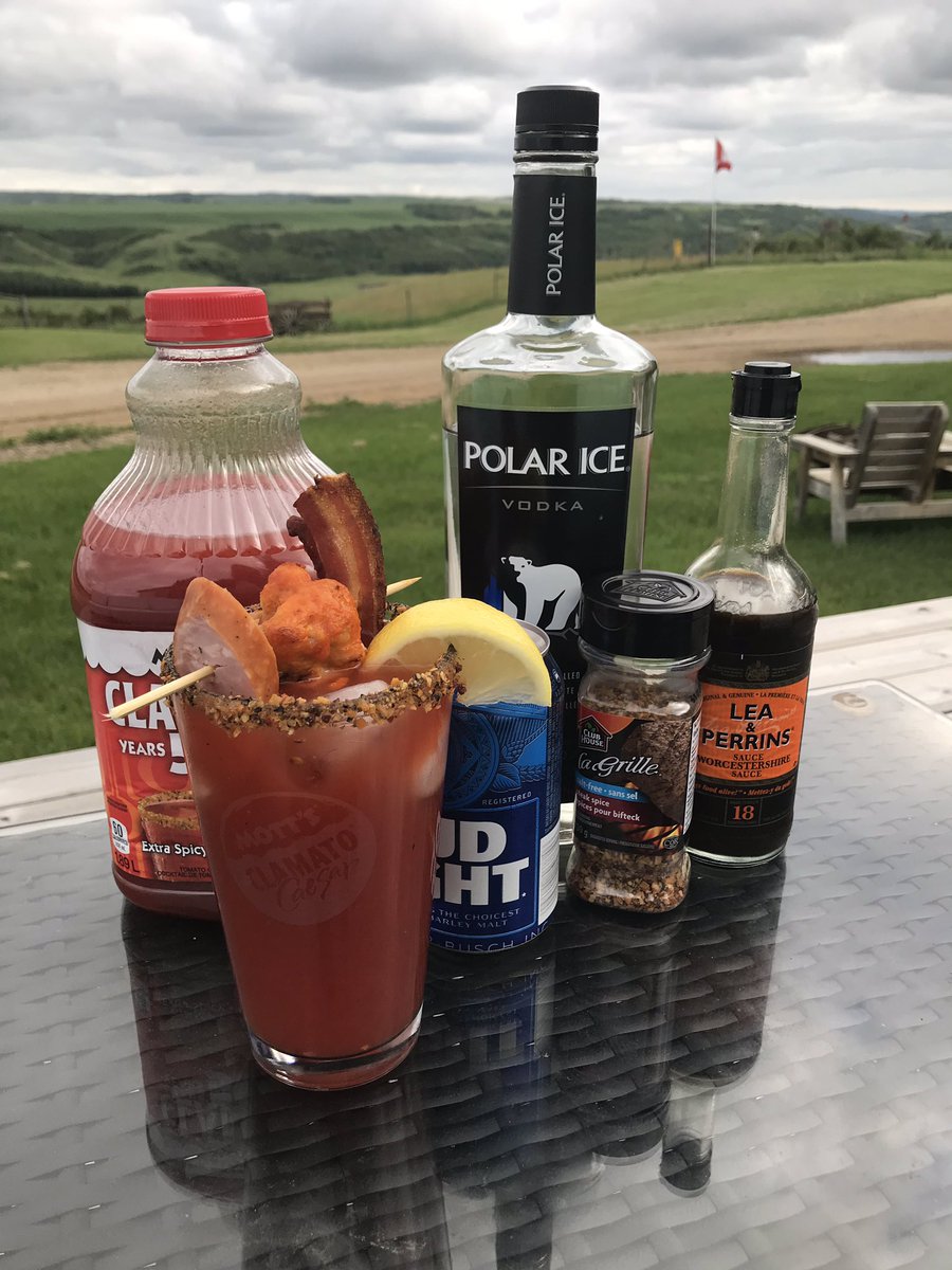 MacDaddy2point0's tweet photo. #CAESARLOVE contest @PolarIceVodka @originaljoes @MottsClamato (1/4) Cucumber Gin (2/4) East Coast (3/4) Carnivore (4/4) Pickled https://t.co/JE2dpeqrSe