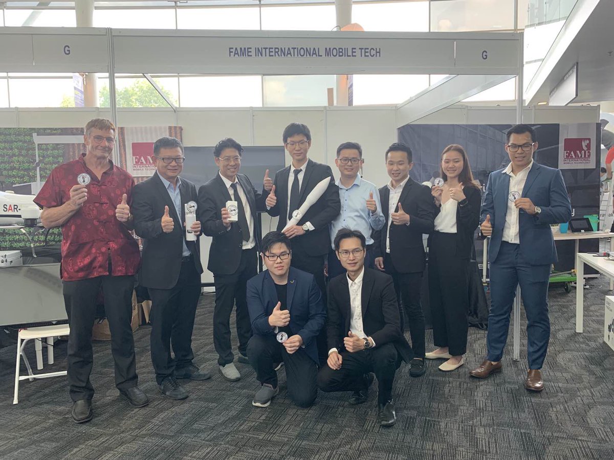 DobotRobotics's tweet photo. On July 9, 2019, Sarawak Chief Minister Datuk Patinggi Abang Johari Openg came to our booth at International Digital Economy Conference Sarawak (IDECS) 2019 in Malaysia.#IDECS #dobot #education https://t.co/reONLuxsBz