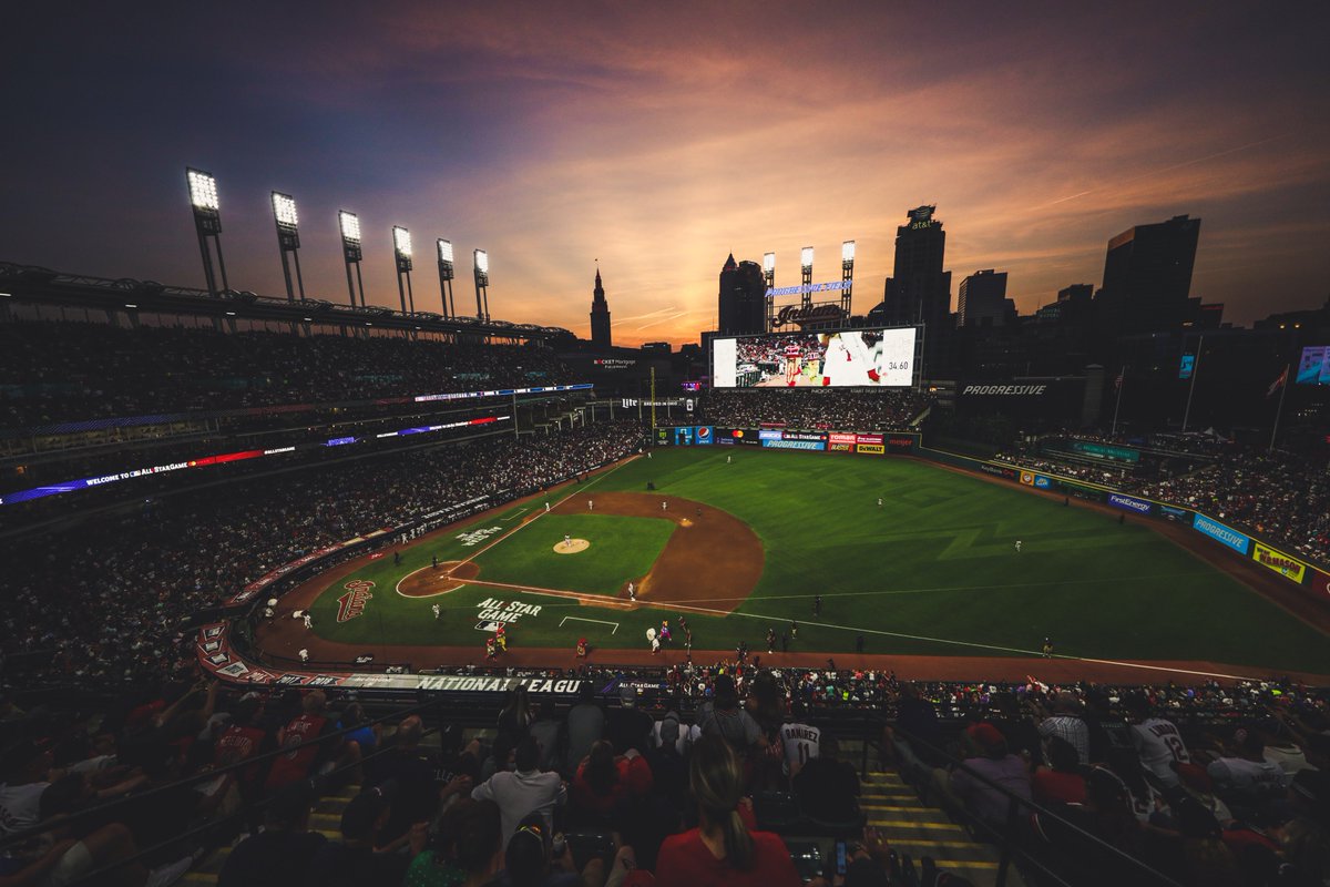 MLB's tweet photo. Nice #BaseballSky, @Indians. 😍 https://t.co/5Vt69na4Px