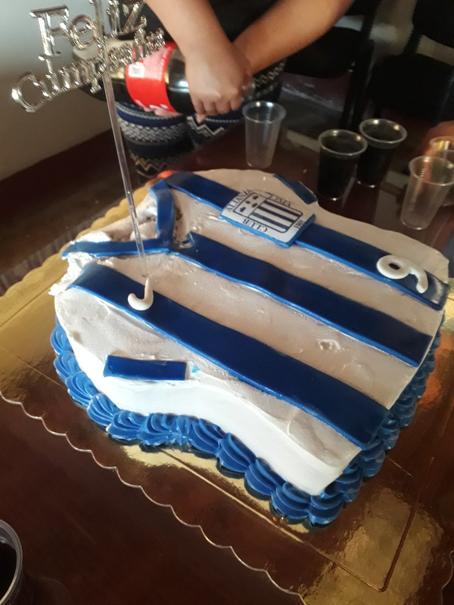 buenmarito's tweet photo. Por trabajo me tocó pasar un cumpleaños diferente lejos de los míos...detallazo de la gente del trabajo #agradecido #mis41 #ArribaAlianza https://t.co/e3yEZsy4U2