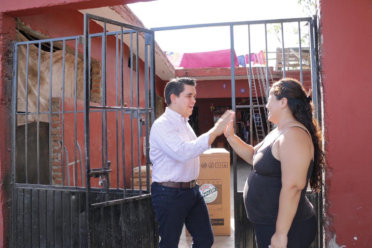 goyo310's tweet photo. SEDESO entrega enseres domésticos a desplazados en Mazatlán https://t.co/95mcOrepXT @QuirinoOC https://t.co/4IK52kdDr4