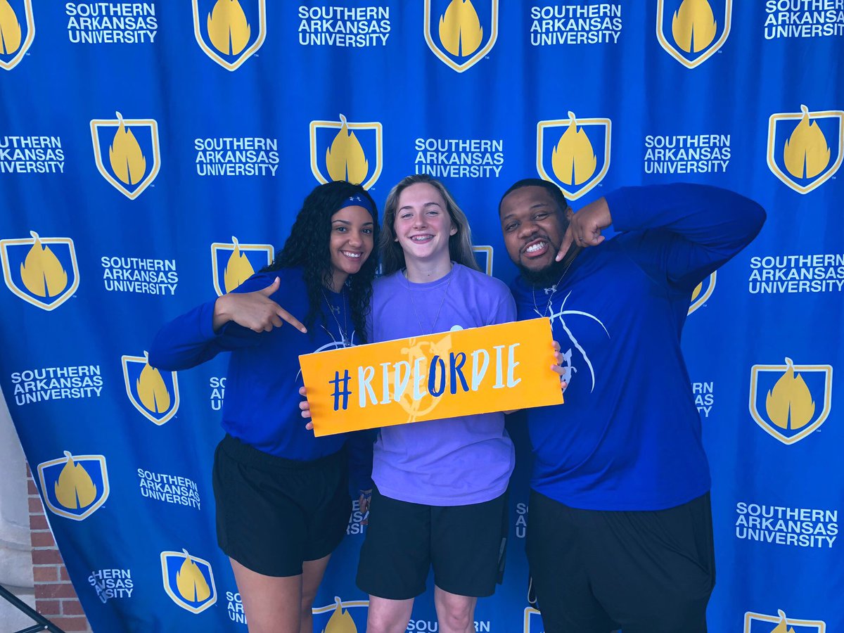 zion_neat's tweet photo. So incredibly blessed to receive an offer from the amazing staff at Southern Arkansas University!! 💙💛 https://t.co/vNlb0mZYAA