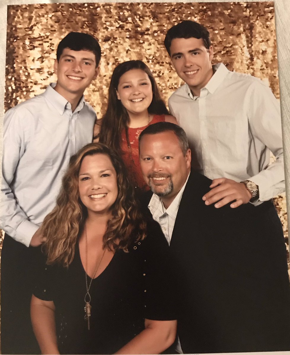 Miller66John's tweet photo. My family of 5 https://t.co/sLK1xoH56c