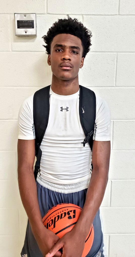 MarcusHelton's tweet photo. You won't find many more impactful or versatile defenders in the DMV than 6th Man Warriors 17U guard Tremaine Chesley (St. Charles 2020). Straps up all game and causes havoc in passing lanes. #DMVhoops #SuperTeamShowcase @bankrolltreee @CoachCampbellSC @The6thManSports https://t.co/Mua3wZ2LVm