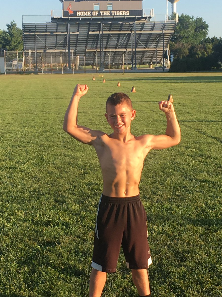 NorthBend_FB's tweet image. 3rd grader Kash McLaughlin won the “Fastest Tiger” Competition. #hefast