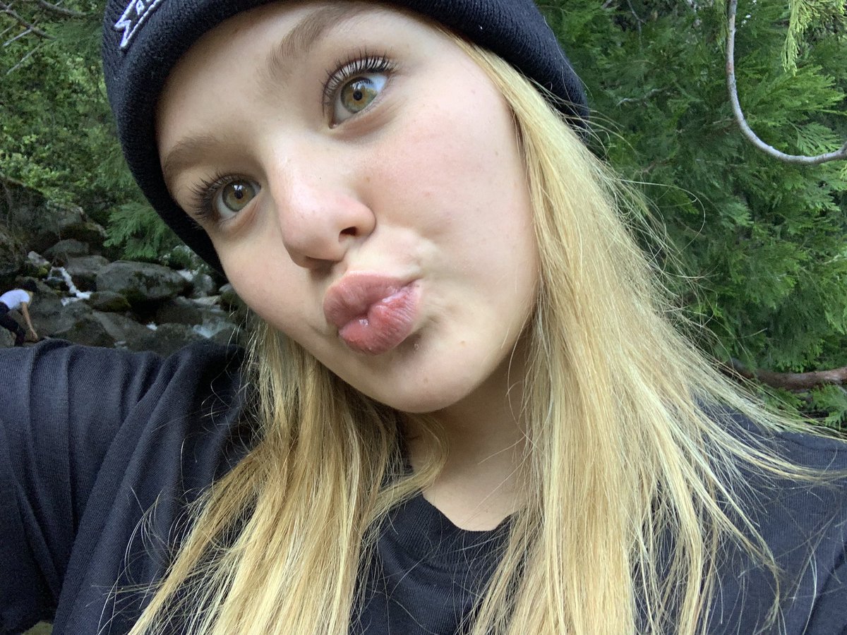 anygabrielly's tweet image. When you leave your phone with your friend for 5 minutes