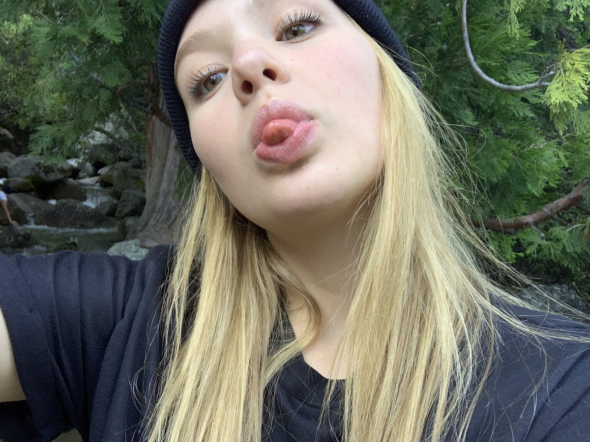 anygabrielly's tweet image. When you leave your phone with your friend for 5 minutes