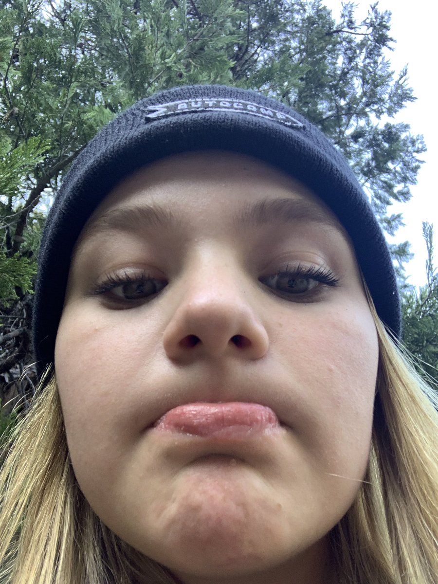 anygabrielly's tweet image. When you leave your phone with your friend for 5 minutes