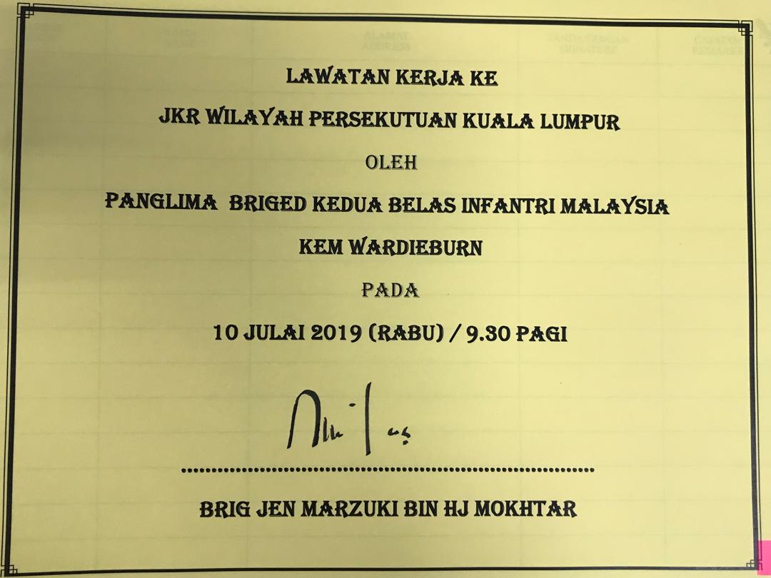 JKRKualaLumpur's tweet photo. 10 Julai 2019 - Kunjungan Hormat Daripada Panglima Briged Kedua Belas Infantri Malaysia, Kem Wardieburn ke JKR WP Kuala Lumpur.
@JkrklWp
@zainibakar2
@MOWorks
@MINDEFMalaysia
@JKRMalaysia
#TogetherWeDeliver
#WorkAsAFamily
#SayangiMalaysiaku https://t.co/qvRGMeQ4RR