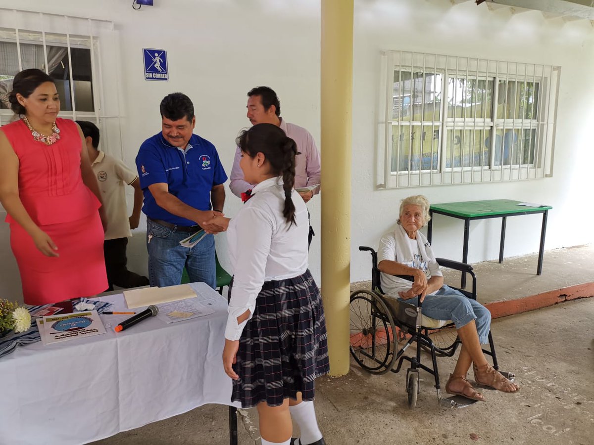 ProfeCastillo_'s tweet photo. SUPERVISION ESCOLAR 03 DE EDUCACIÓN FÍSICA.
Agradezco la invitación de la directora de la Esc. Miguel Hidalgo y Costilla de la r/a. Torno Largo para acompañarlos a la clausura del Ciclo Escolar 2018 - 2019...muchas felicidades y enhorabuena. https://t.co/31ZnzaKXRQ
