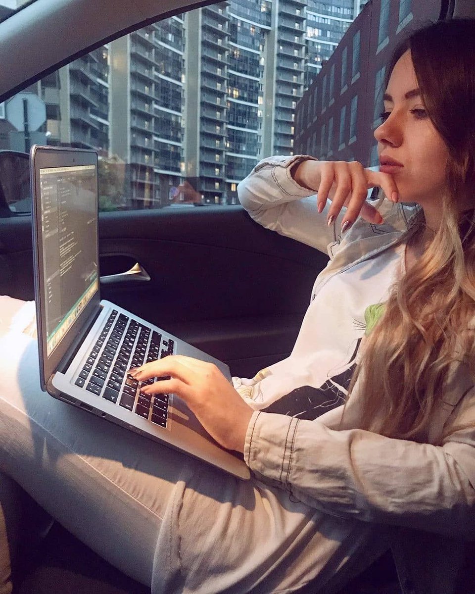 CodePeopleIO's tweet image. Have a nice day💕😋💻

#codegirl #girldeveloper #girlprogrammer #programmergirl

Credit @pebyc
Follow @codepeople