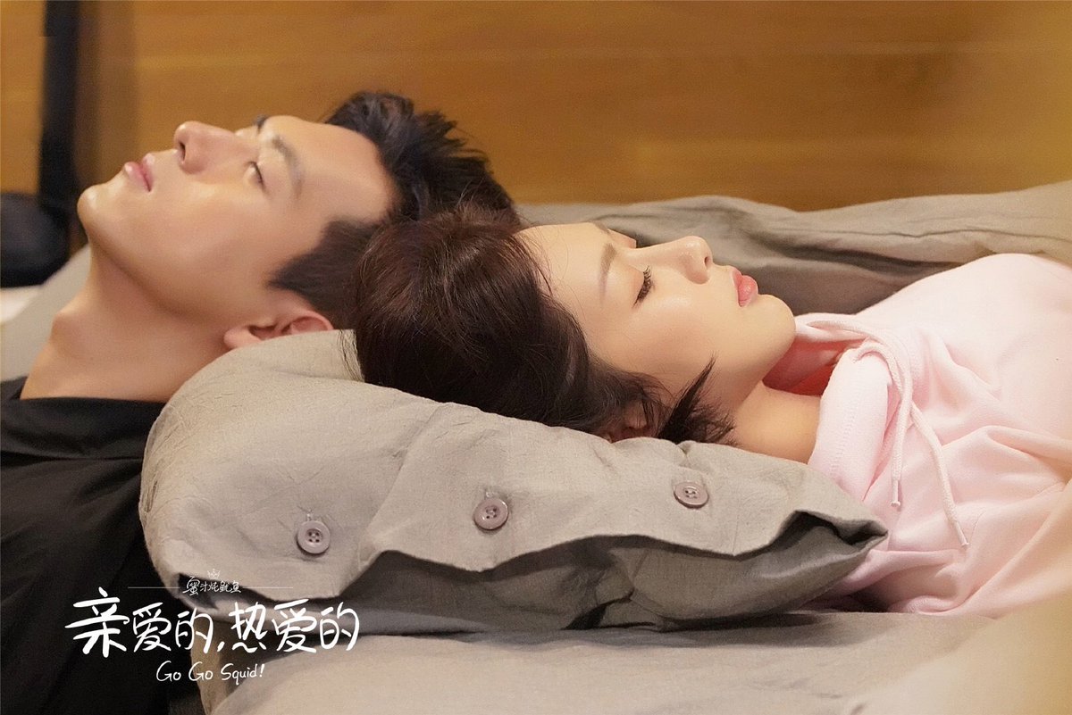 드라마 친애적열애적 동안부부 양자✖️이현 홍보 사진. 공부열심히 하고 연구도 잘하는 공부천재 동년 양자가 프로게이머의 전설이자 우주 대신...