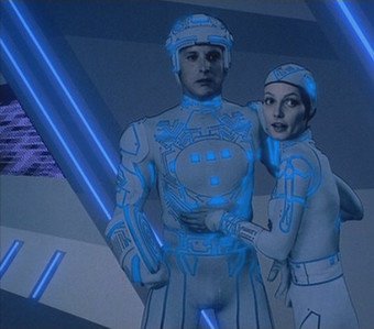 itpprojects's tweet photo. 09/07/1982: Walt Disney Productions presenta Tron, la primera película con uso masivo de Computer-Generated Imagery (CGI): fueron casi 20 minutos totalmente CGI incluyendo la famosa carrera de Lightcycle.  https://t.co/EIcHcvt0T3