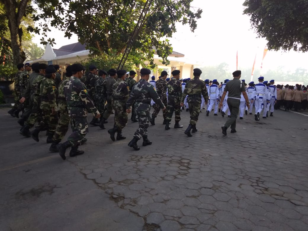TrimoHarnanto9's tweet photo. Para sahabat mengikuti apel kebangsaan dalam rangka menyambut HUT Bayangkara ke73 dilapangan sawitan magelang,Bersama polres magelang, TNI,Banser,Satpol pp,satpam dan limas
#KitaIniSama 
#KitaSATUIndonesia https://t.co/EzfLvvzhAa