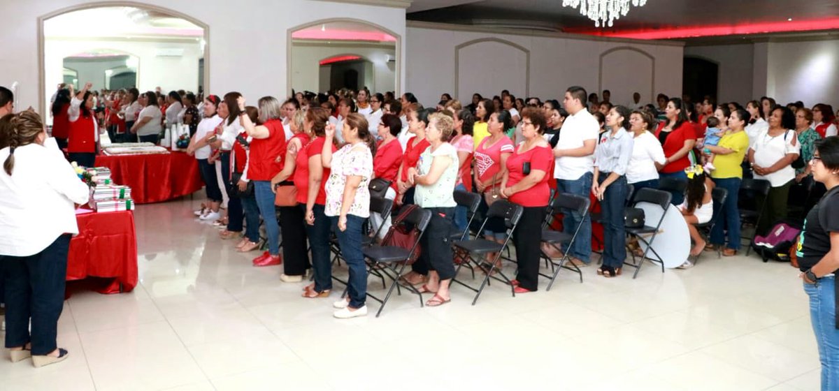 PRINAVACOAHUILA's tweet photo. El día de hoy acudimos a la entrega de Nombramientos del Organismo Nacional de Mujeres Priistas (ONMPRI).
Reiteramos nuestro firme compromiso de trabajar en conjunto para lograr mejores resultados.
@rigofuentes @Boreque
@RicardoArmendarizCha
#PRINAVA #PorSiemprePRI https://t.co/IM9qfQWc5b