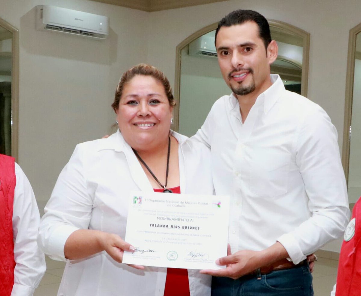 PRINAVACOAHUILA's tweet photo. El día de hoy acudimos a la entrega de Nombramientos del Organismo Nacional de Mujeres Priistas (ONMPRI).
Reiteramos nuestro firme compromiso de trabajar en conjunto para lograr mejores resultados.
@rigofuentes @Boreque
@RicardoArmendarizCha
#PRINAVA #PorSiemprePRI https://t.co/IM9qfQWc5b