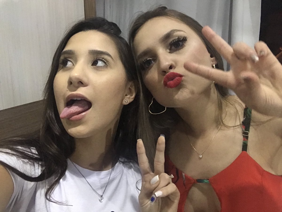 Ela é minha conexão, por ela eu faria inúmeras loucuras e até passaria algumas vergonhas só pra vê-la sorrindo. Eu te amo e to do seu lado pra sempre, nunca esqueça disso! ❤️ <a href="/eloisabertolo/">Eloisa Bertolo</a>