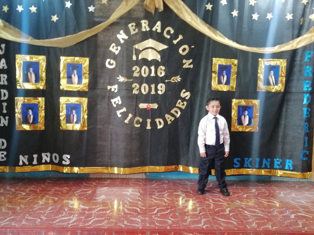 ProfeCastillo_'s tweet photo. Muchas felicidades chiquis, ahor a disfrutar de las Vacaciones que la primaria te espera. https://t.co/AOtBHW94AV