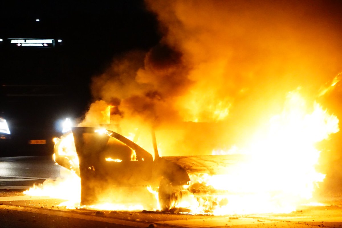 pressefotosdk's tweet photo. Kraftig ild i bil på motorvej E45 ved Tilst natten til onsdag.
Inderste spor spærret under slukningsarbejdet.
#ildibil #brand #e45 #tilst #politidk #nyheder https://t.co/7Uzag9Th4I