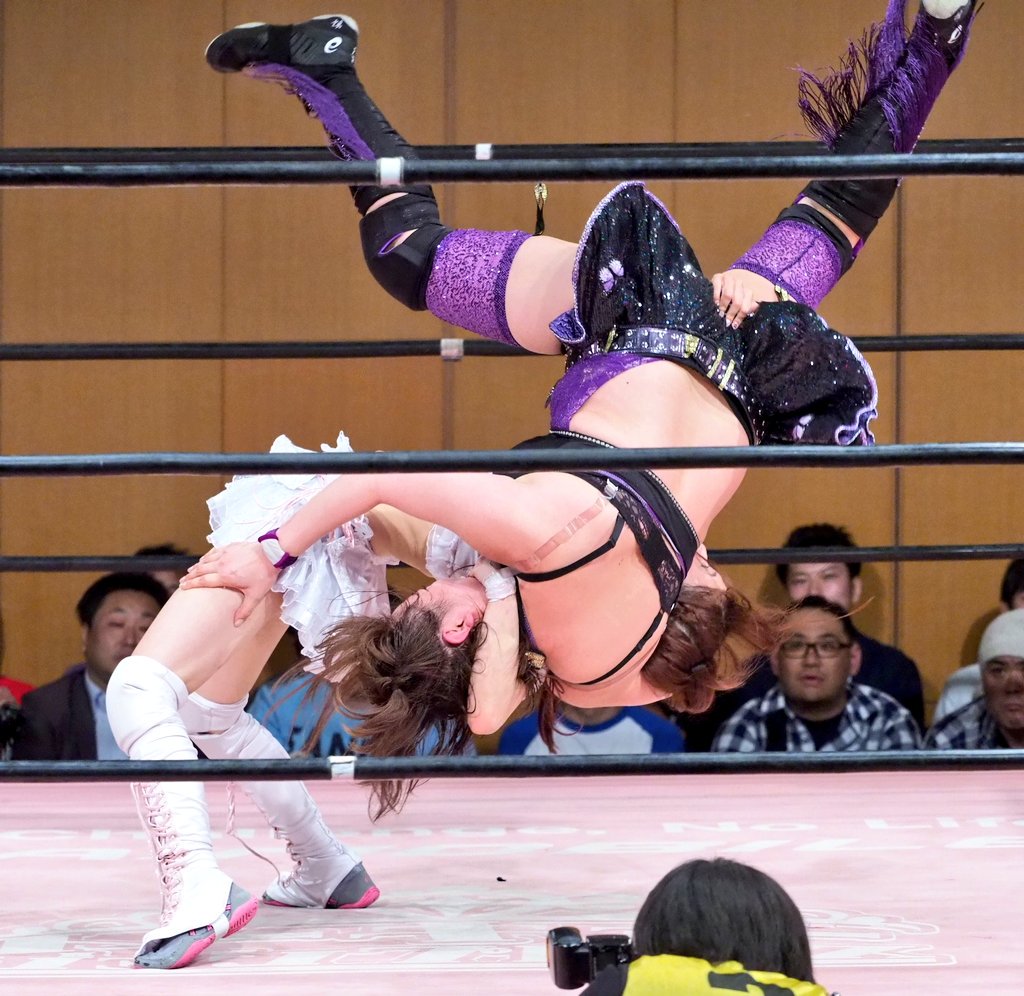 whatever_spicy's tweet photo. #tjpw ［7.7 両国KFC］瑞希、まなせゆうなをキューティースペシャルで完璧に投げきり、 #TPC6 優勝を決めるブリッジを架ける。 https://t.co/etGgdfVhRD