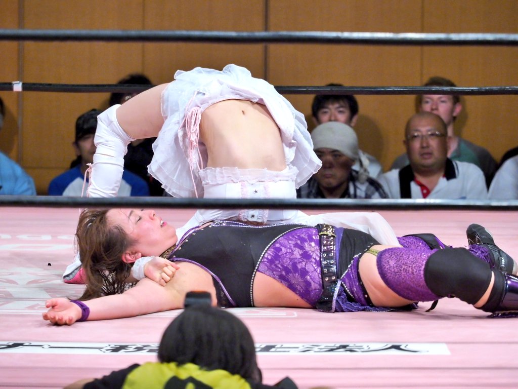 whatever_spicy's tweet photo. #tjpw ［7.7 両国KFC］瑞希、まなせゆうなをキューティースペシャルで完璧に投げきり、 #TPC6 優勝を決めるブリッジを架ける。 https://t.co/etGgdfVhRD
