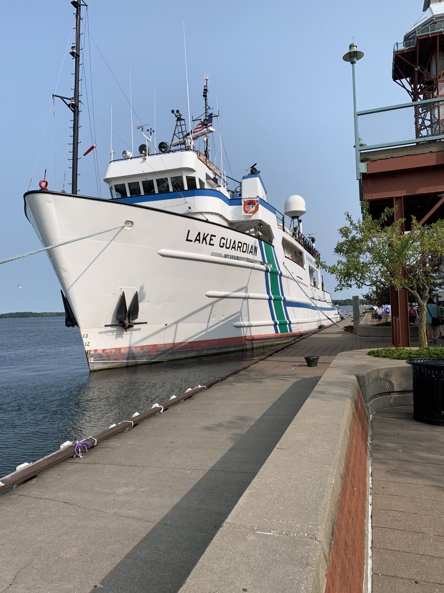 amy_boros's tweet photo. We are docked in Erie, PA today #shipboardscience #lakeguardian https://t.co/DXX0WEoVGo