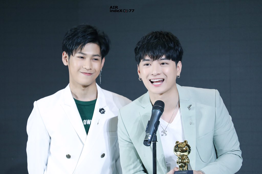 AIRindeX8's tweet photo. 190709 LINESTICKERSAWARDS
@kristtps @stjinx_maya 这是我的CP
#KristPerawat
#SingtoPrachaya 
#LINESTICKERSAWARDS https://t.co/TawiqZUttF