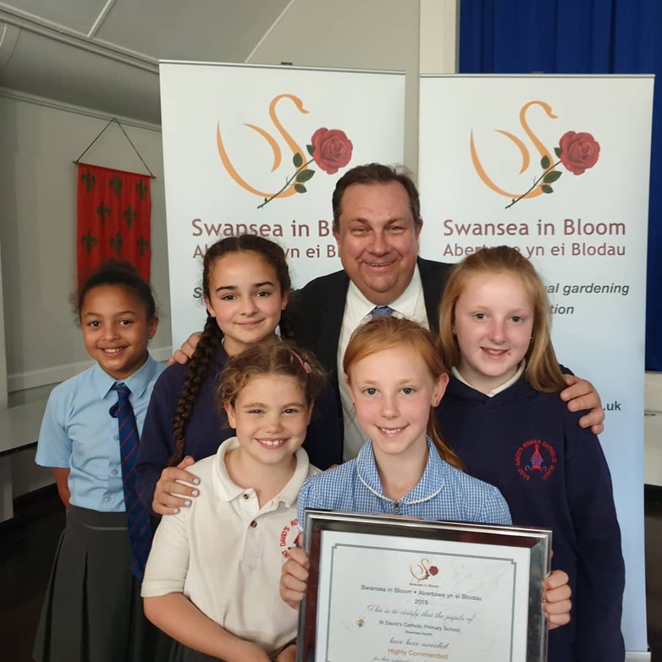 GHRSouthWales's tweet photo. Yesterday @kevjohnscymru went to support the @SwanseainBloom Schools' Competition yesterday. Well done to all the winners and Highly Commended Schools! https://t.co/wP0wQk5qEx